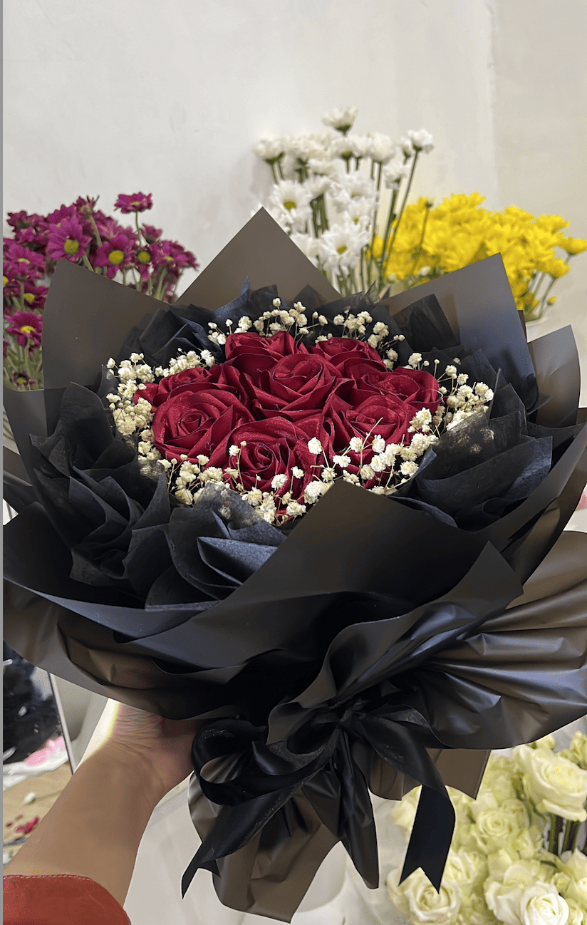 Satin 8 Stems + Baby Breath