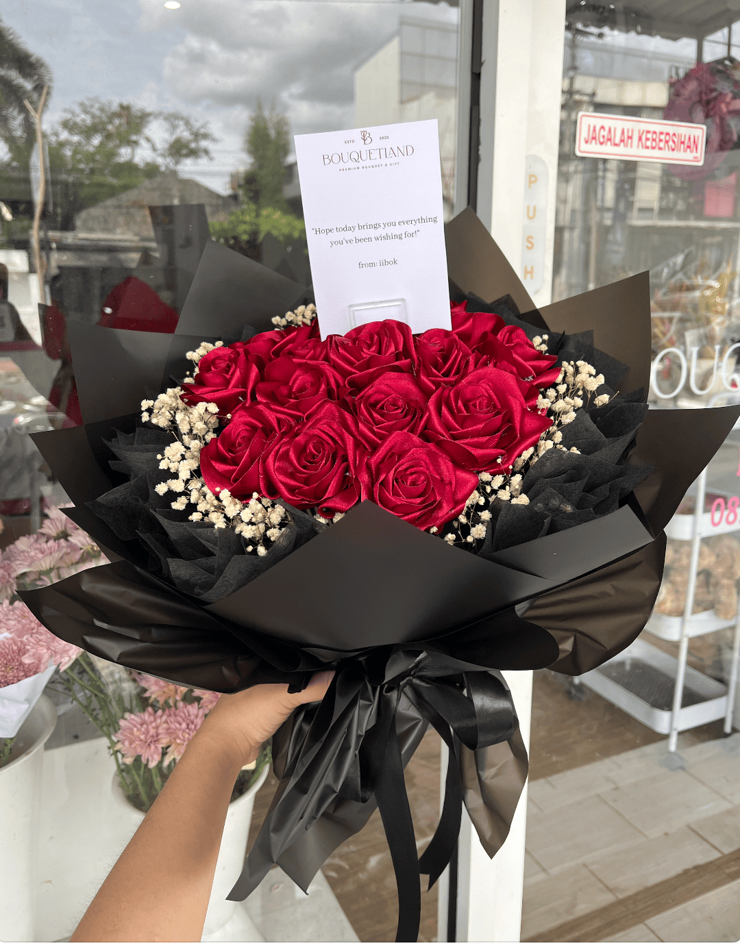 Satin 15 Stems + Baby Breath