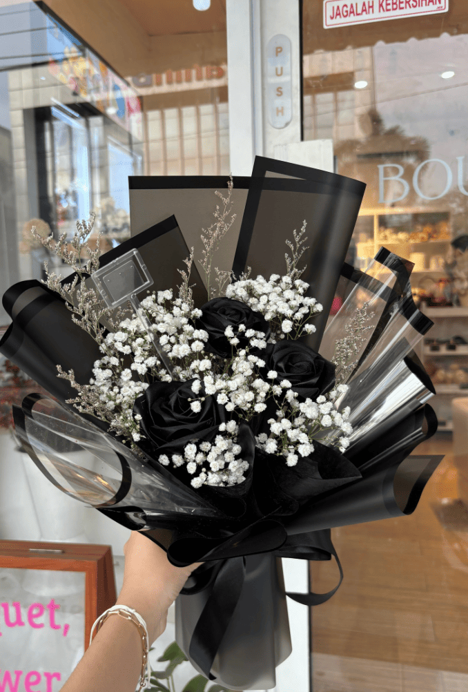 Satin Flow 5 stems + Baby breath