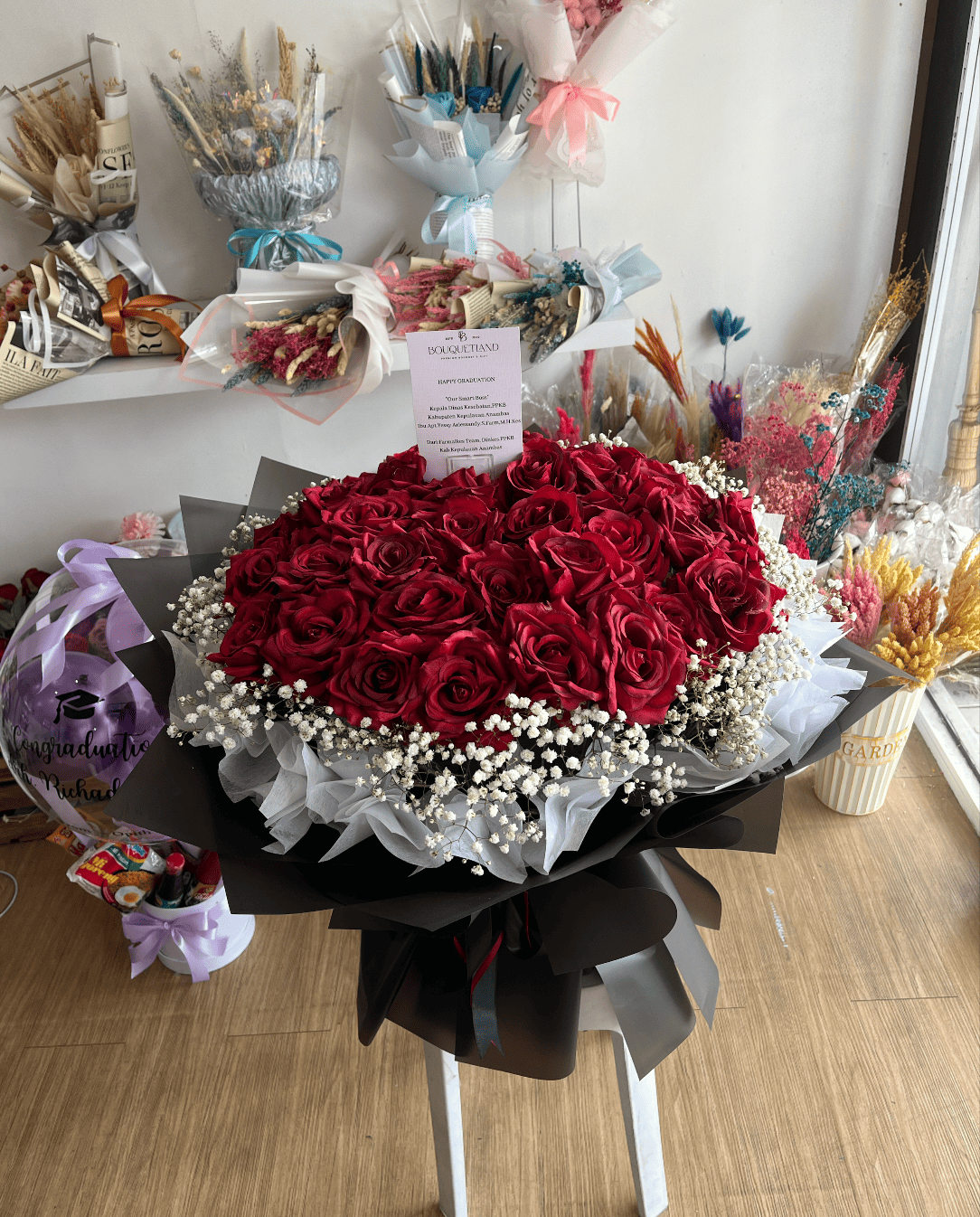 Jumbo Round Rose Artifiicial + Baby breath